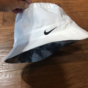 Nike Accessories - Nike reversible white/camouflage bucket hat Nike Accessories - Nike reversible white/camouflage bucket hat